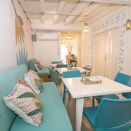 Hostal El Barrio Hostal *