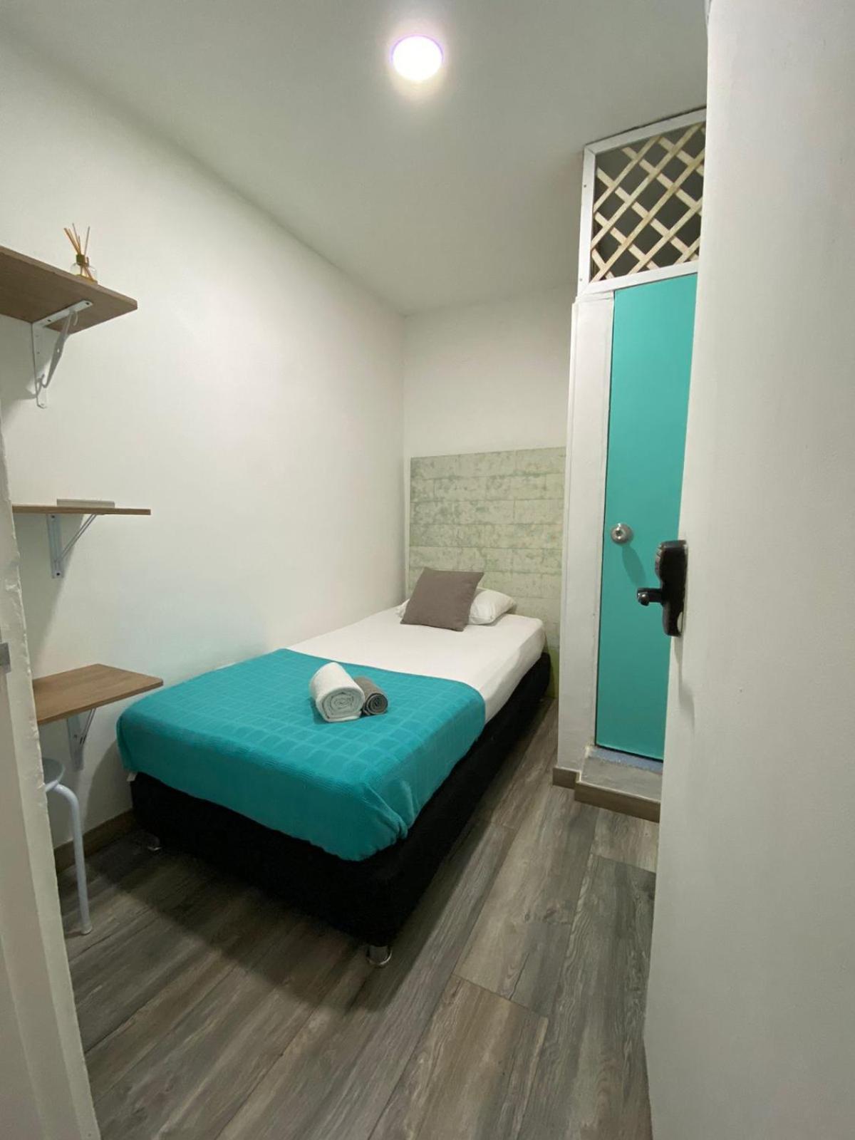 Hostal El Barrio Hostal *