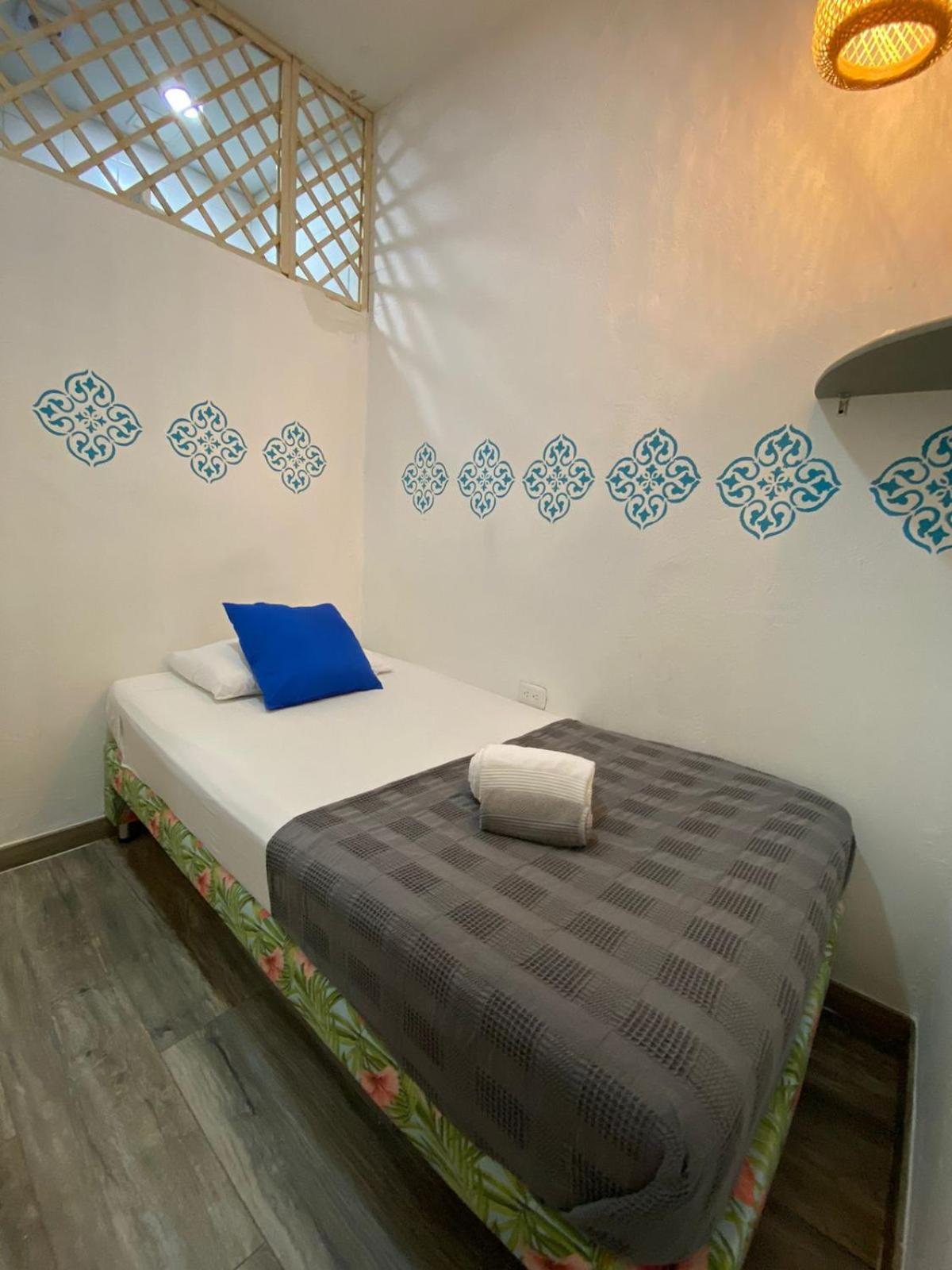 Hostal El Barrio Hostal *