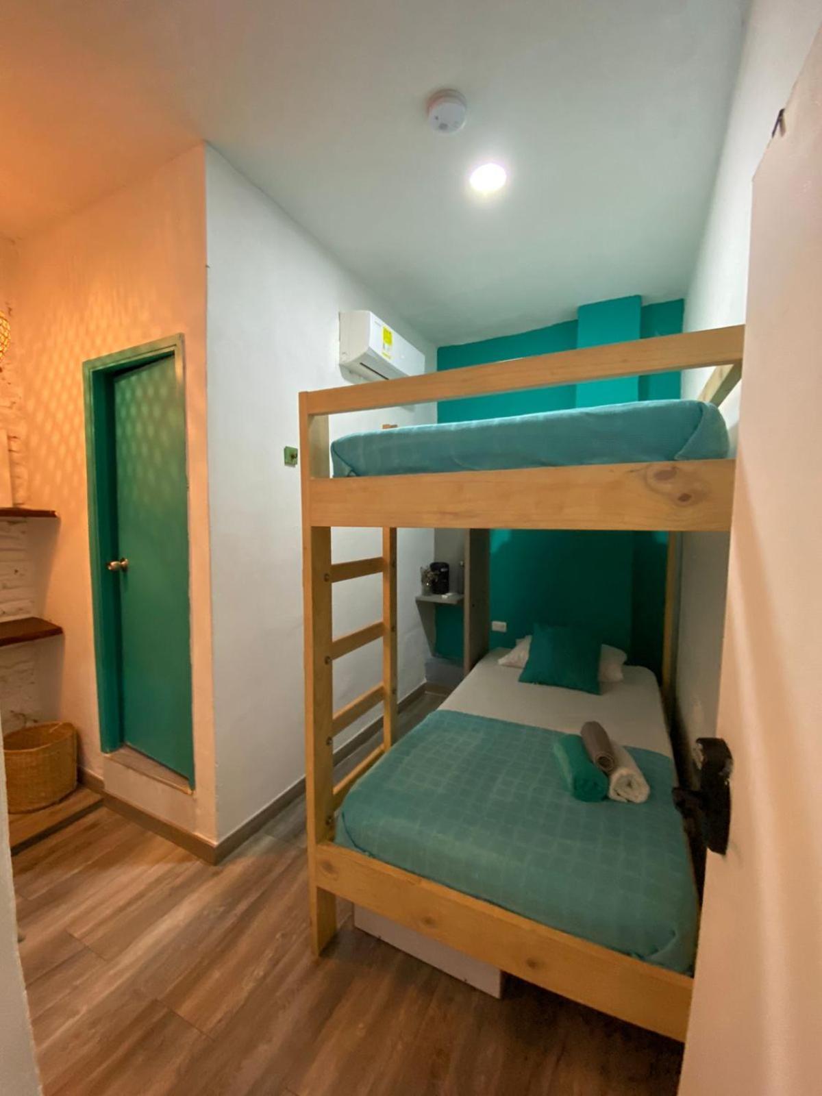 Hostal El Barrio Hostal *